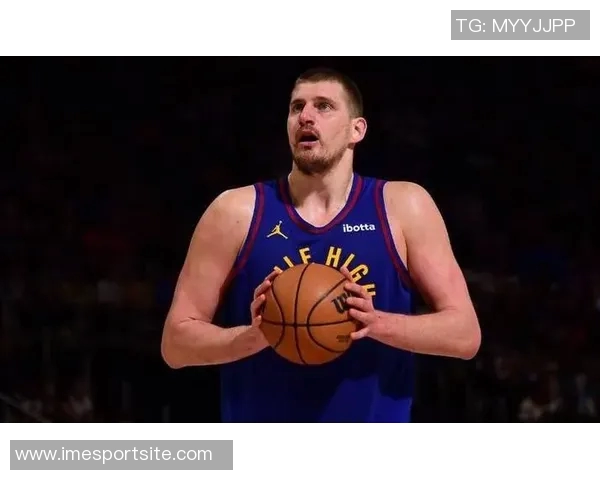 约基奇首节全力以赴对决戈贝尔5投全中砍下13分5篮板3助攻 约基奇首节全力以赴对决戈贝尔5投全中砍下13分5篮板3助攻