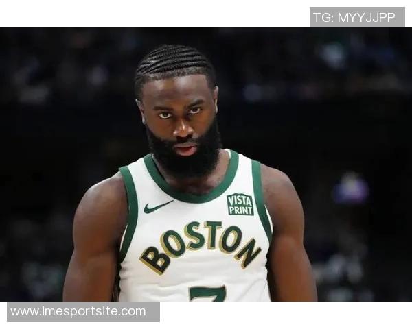 杰伦布朗因病缺席绿军客战奇才场均29分6板48助的表现引关注 杰伦布朗因病缺席绿军客战奇才场均29分6板48助的表现引关注